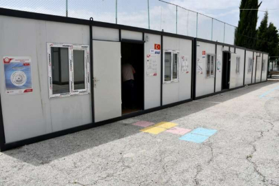 Depremlerden etkilenen Hatay'da seçim için sandıklar kurulmaya başlandı