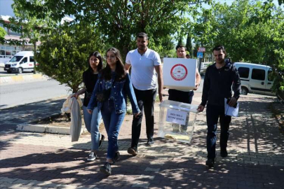 ADIYAMAN - Hasta veya engelliler "seyyar sandık" ile oylarını kullandı