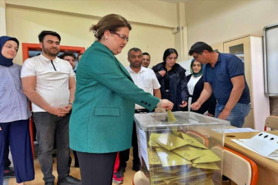 Aile ve Sosyal Hizmetler Bakanı Yanık, oyunu Osmaniye'de kullandı: