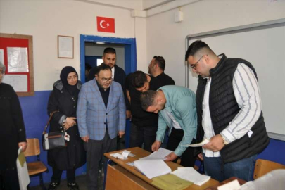 AK Parti Yerel Yönetimler Başkan Yardımcısı Veli Böke oyunu Kahramanmaraş'ta kullandı