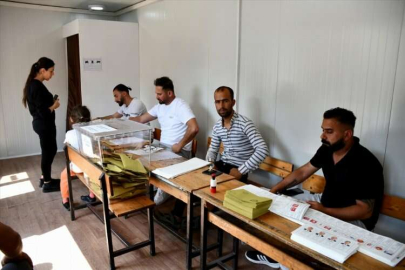 Depremden etkilenen Hatay, Osmaniye ve Adana'da da vatandaşlar sandık başında