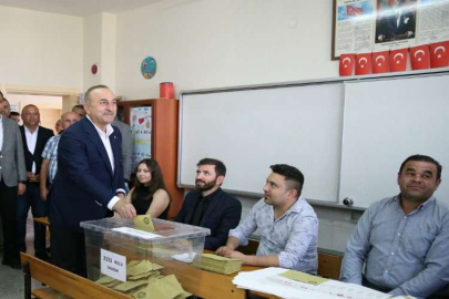 Dışişleri Bakanı Çavuşoğlu oyunu kullandı: