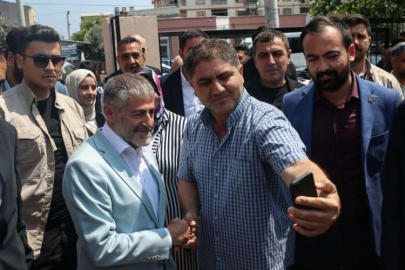 Hazine ve Maliye Bakanı Nebati oyunu Mersin'de kullandı