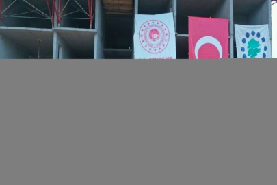 Deprem konutları inşaatında mesai gece gündüz sürüyor