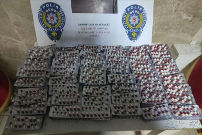 Adana'da 3 bin 246 uyuşturucu hap bulunan otomobildeki 2 kişi tutuklandı