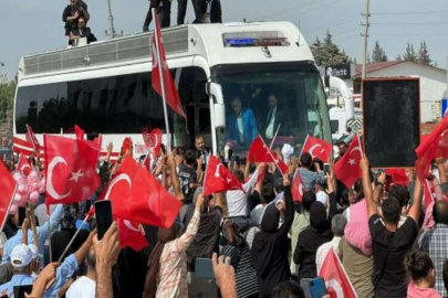 Cumhurbaşkanı Erdoğan Hatay'da:''Birileri gibi Milletimize parmak sallamak yerine kusurlarımızı düzeltmeye çalışıyoruz''