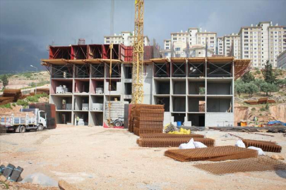 HATAY - Depremlerden etkilenen İskenderun'da 1451 kalıcı konutun inşası sürüyor