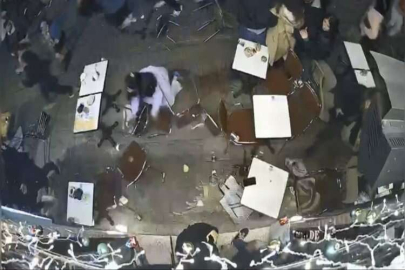 Galata’da dehşet anları kamerada: Çığlık çığlığa kaçarken adeta birbirlerini ezdiler