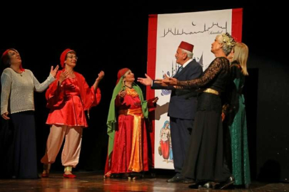 "Kuyruklu Yıldız Altında Bir İzdivaç" tiyatro oyunu sahnelendi