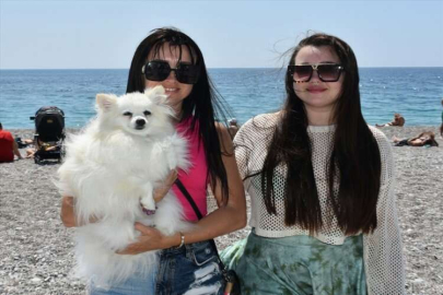 Antalya sahillerinde güneşli hava yoğunluğu