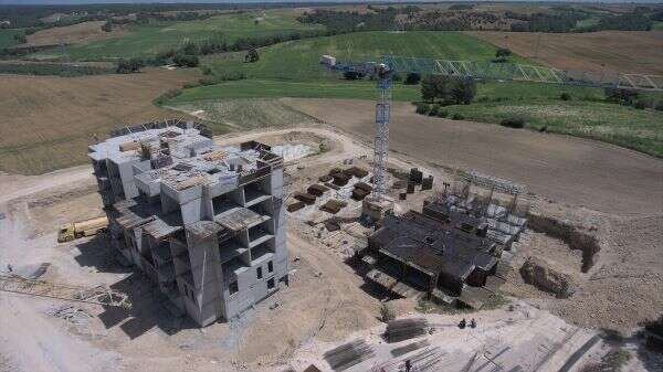 AA-20230526-31240024-31240021-ADANADA_KALICI_KONUTLARIN_DEPREMZEDELERE_YIL_SONUNDA_TESLIMI_PLANLANIYOR