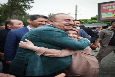 Dışişleri Bakanı Mevlüt Çavuşoğlu ile Sinan Oğan, Antalya'da vatandaşlarla buluştu