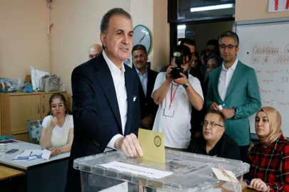 AK Parti Sözcüsü Çelik Namık Kemal Mahallesi'nde Lütfiye Kısacak İlkokulu'nda oyunu kullandı