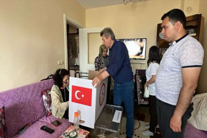 KİLİS - Sandık başına gidemeyen seçmenler "seyyar sandık"ta oylarını kullandı