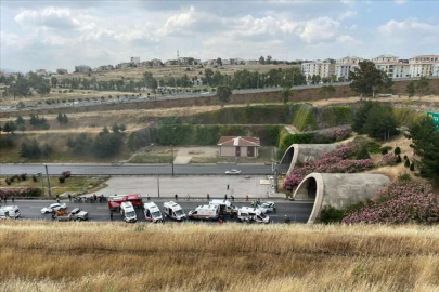 İZMİR - Bayraklı Tünelleri'nde tır yandı - Dron