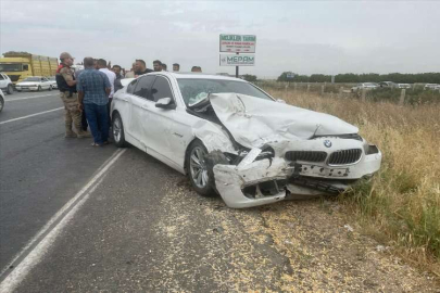 Şanlıurfa Eyyübiye’de otomobil ile hafif ticari araç çarpıştı: 5 yaralı