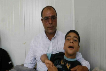 Depremde evsiz kaldı, oğlunun tedavisi için ailesiyle Adana’ya yerleşti