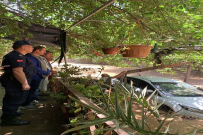 Antalya Adrasan'da etkili olan sağanak sele neden oldu