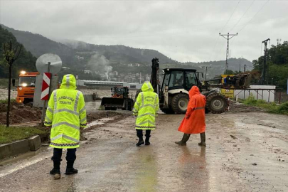SİNOP - Sağanak su baskınlarına neden oldu