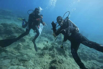 Kaş'ta deniz dibi temizliği yapıldı