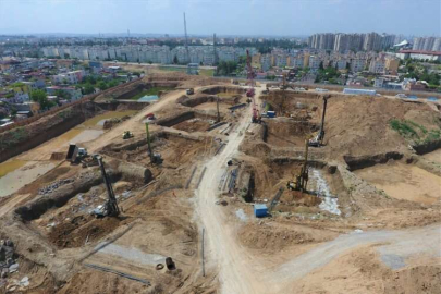 Yüreğir'deki kentsel dönüşüm projesinde inşaat çalışmaları sürüyor