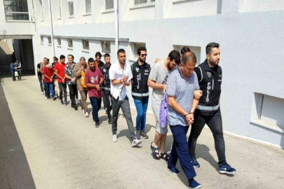 Aralarında eczacı kalfaları da var: Uyuşturucu etkili ilaçları satan 7 şüpheli tutuklandı