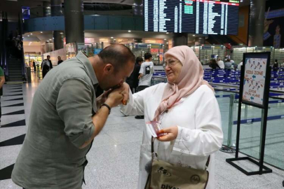 İZMİR - İzmir'de ilk hac kafilesi kutsal topraklara uğurlandı