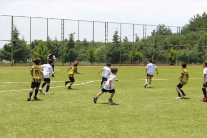 Türk ve Yunan çocuklar, Antalya'da dostluk maçında buluştu