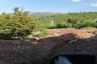 Antalya'daki Boğaçayı Deresi'nin renginin toprak kayması nedeniyle değiştiği belirlendi