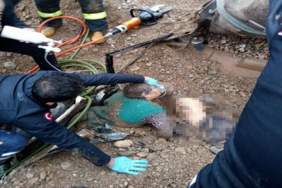 Toprak altında kalan araçta can pazarı yaşandı