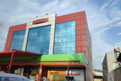 Adana'da bir kişi alışveriş merkezi damında ölü bulundu