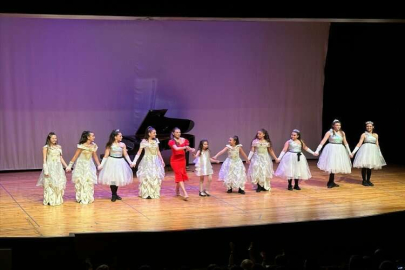 İZMİR - Anadolu Ateşi çocukları Cumhuriyetin 100. yılını coşkuyla kutladı