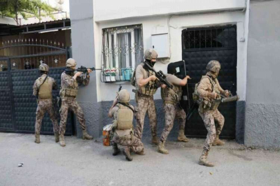 Adana’da organize suç örgütüne şafak baskını: Çok sayıda gözaltı var