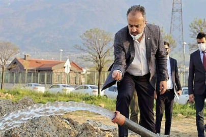 Su geldi mahalleli çifte bayram yaptı