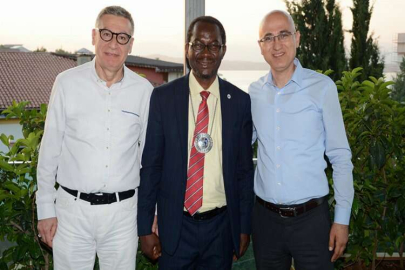 Dünya Tabipler Birliği Başkanı Dr. Osahan Enabulele, deprem bölgesinde incelemelerde bulunmak üzere Adana’ya geldi