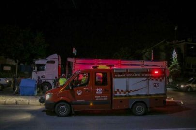 UŞAK - Araçlara çarpıp "dur" ihtarına uymayan tırın sürücüsü gözaltına alındı