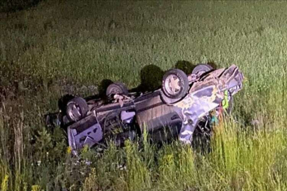 SİVAS - Devrilen otomobildeki 1'i bebek 3 kişi yaralandı