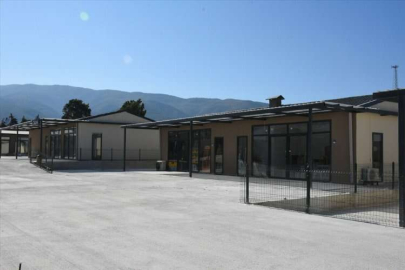 Hatay'da 2 bin 509 depremzede esnafa geçici iş yerleri teslim edildi