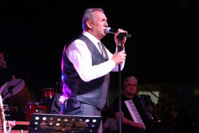 Sanatçı Yavuz Bingöl Kahramanmaraş'ta depremzedelere konser verdi