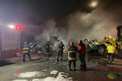 KOCAELİ - Geri dönüşüm tesisinde çıkan yangın söndürüldü