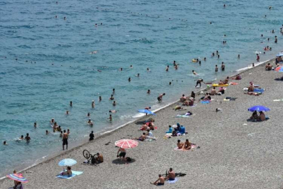 Antalya sahillerinde sıcak hava yoğunluğu