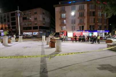 Burdur'da bir kişi, kız kardeşi ile arkadaşını bıçakla yaraladı