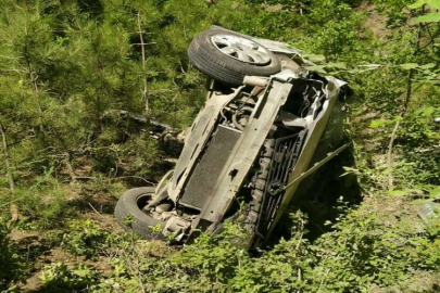 Adana'da uçuruma devrilen otomobilin sürücüsü yaralandı