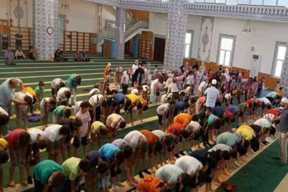 Çocuklar, yaz okulunda hem öğreniyor hem eğleniyor