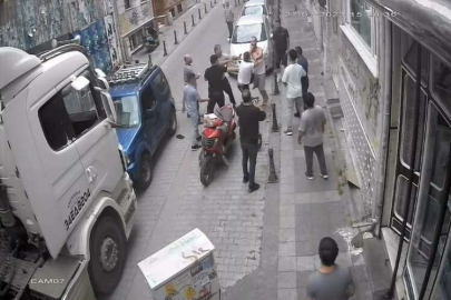 Kadıköy’de yol kavgasında yumruklar havada uçuştu