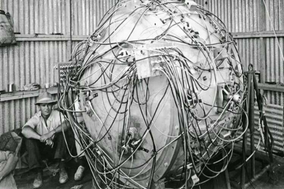 Dünyanın ilk atom bombasının olağanüstü hikayesi