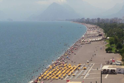 Antalya'da etkili olan nem bunaltıyor