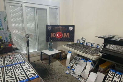 Sahte plakalar bastı, internet üzerinden satışa çıkardı