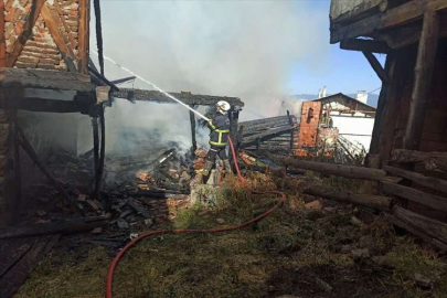 Kastamonu'da çıkan yangında 3 ev zarar gördü