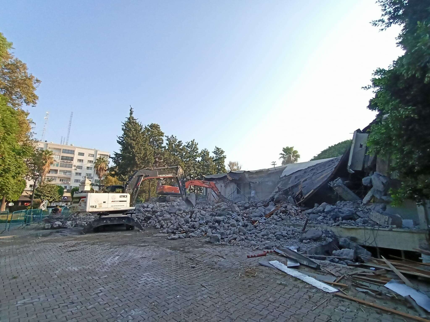 Adana'nın Tarihi 75. Yıl Sanat Galerisi yıkıldı (1)